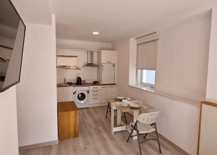 Estudios En Plaza Cabo Da Centro 4*