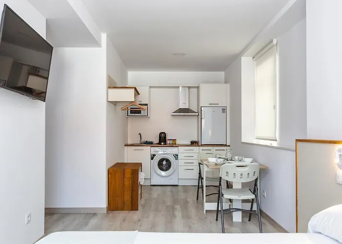 Апарт-отель Estudios En Plaza Cabo Da Centro 4*