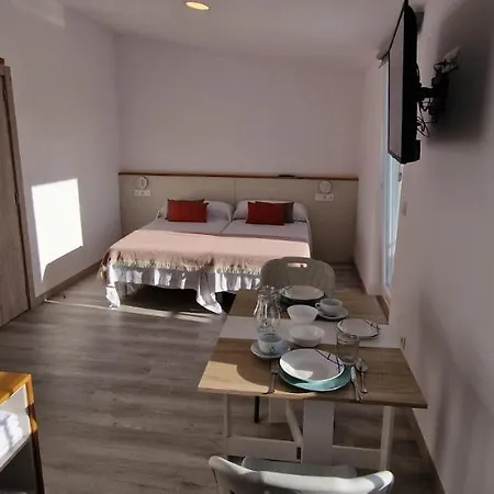 Estudios En Plaza Cabo Da Centro Apartment *