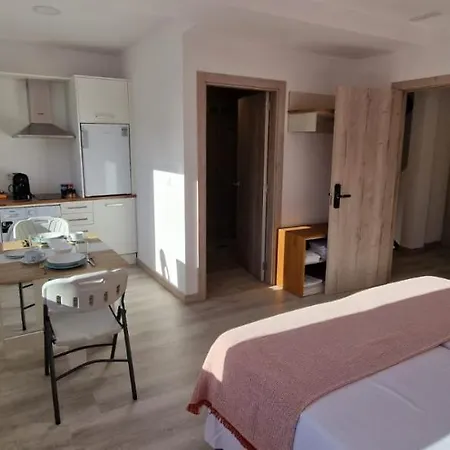 Estudios En Plaza Cabo Da Centro Apartment *