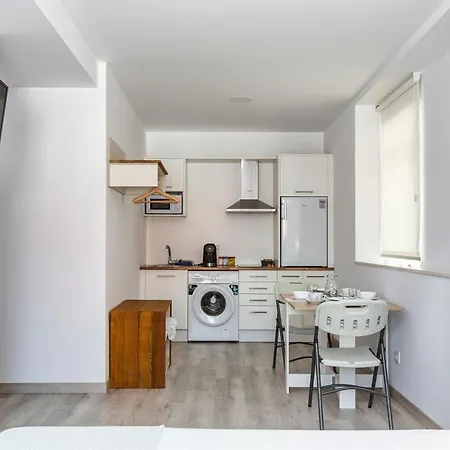Apart-hotel Estudios En Plaza Cabo Da Centro 4*