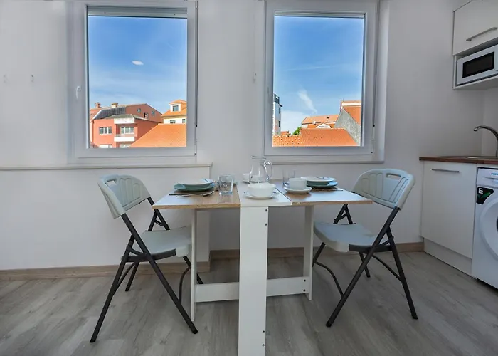 Estudios En Plaza Cabo Da Centro