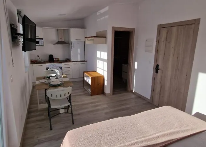 Estudios En Plaza Cabo Da Centro