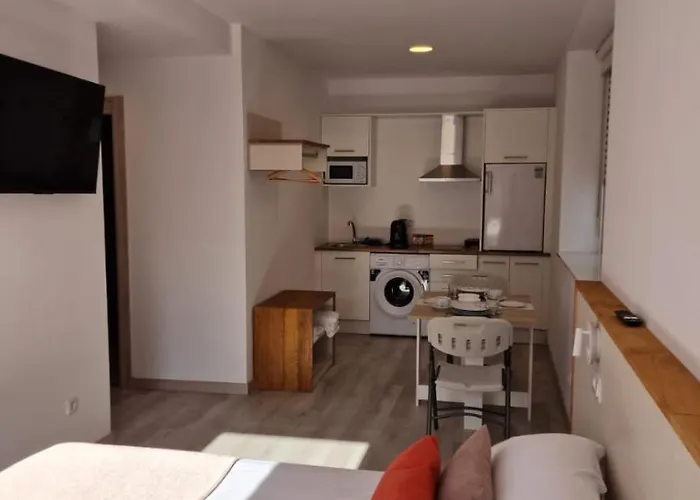 Estudios En Plaza Cabo Da Centro