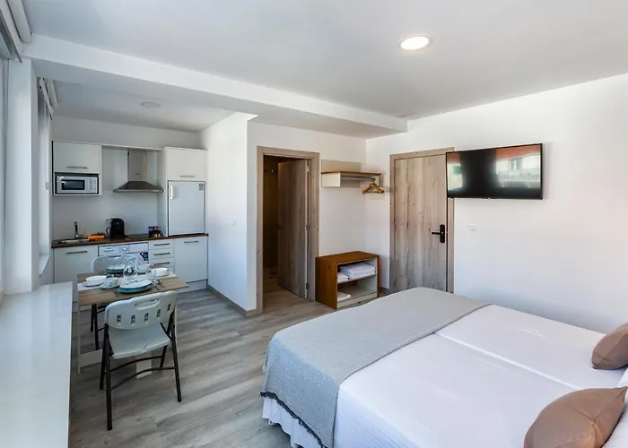 Daire Estudios En Plaza Cabo Da Centro